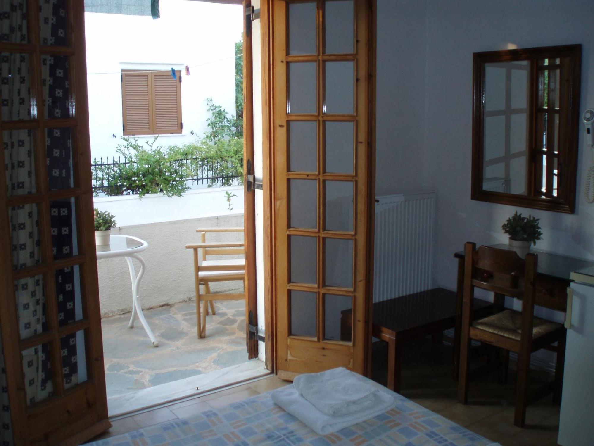 Pantazis Studios Aegina Exterior foto